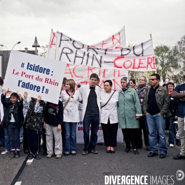 Manifestation des habitants du quartier Port du Rhin à Strasbourg