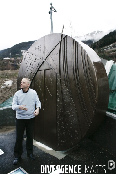 Visite du LSM, Laboratoire Souterrain de Modane. Sous la protection du massif alpin, 1700m sous la montagne du Fréjus, des scientifiques tentent de percer les mystères de l univers.