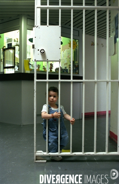 Des bébés en prison