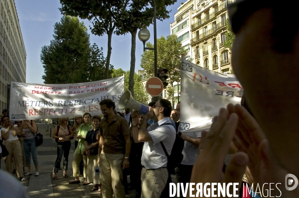 Rassemblement des médecins à diplôme hors Union européenne.