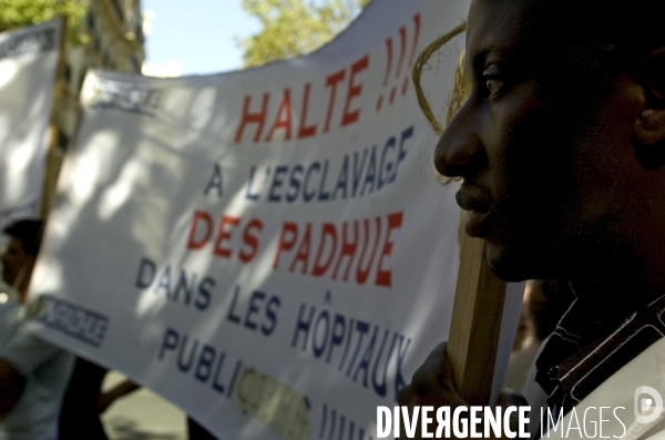 Rassemblement des médecins à diplôme hors Union européenne.