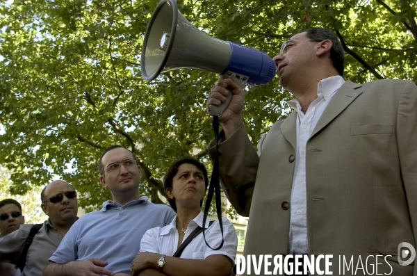 Rassemblement des médecins à diplôme hors Union européenne.