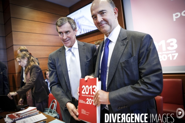 Moscovici et cahuzac presentent le budget 2013 a l assemblee