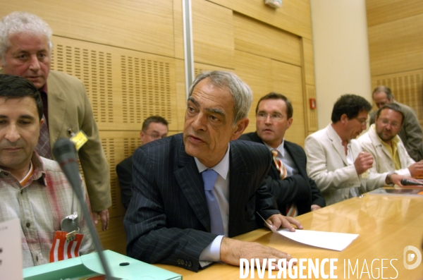 Henri Emmanuelli clôture son tour de France des délocalistations.