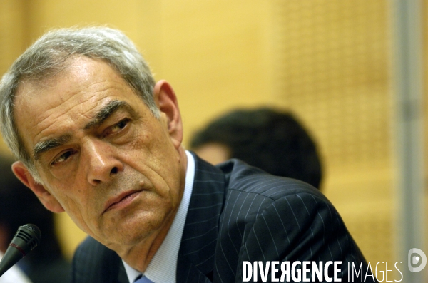 Henri Emmanuelli clôture son tour de France des délocalistations.