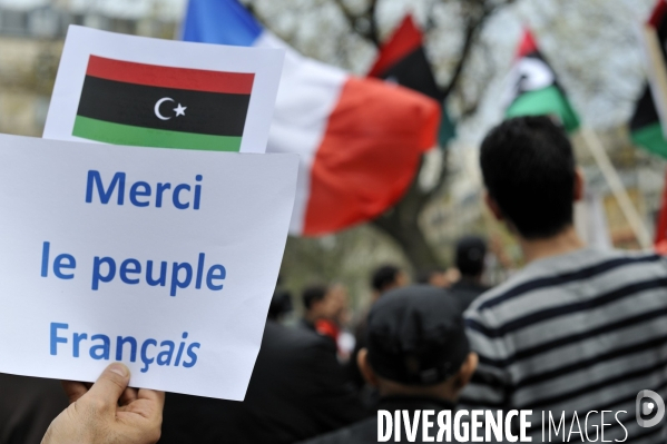 Manifestation de libyens en soutien aux leurs au pays.