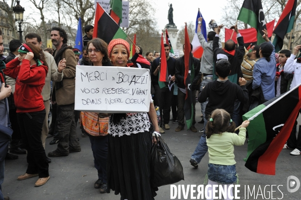 Manifestation de libyens en soutien aux leurs au pays.