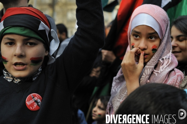 Manifestation de libyens en soutien aux leurs au pays.