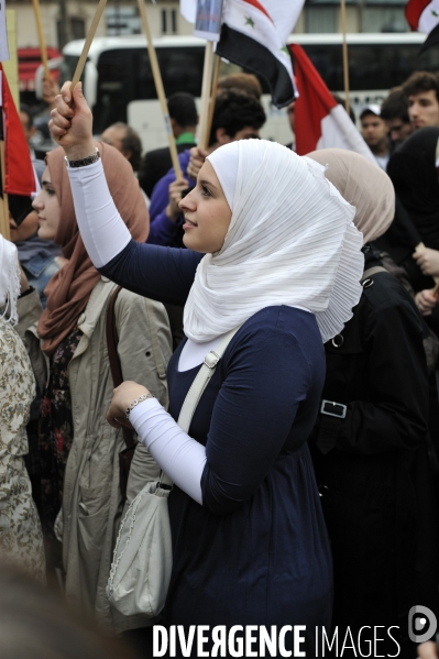 Manifestation de libyens en soutien aux leurs au pays.