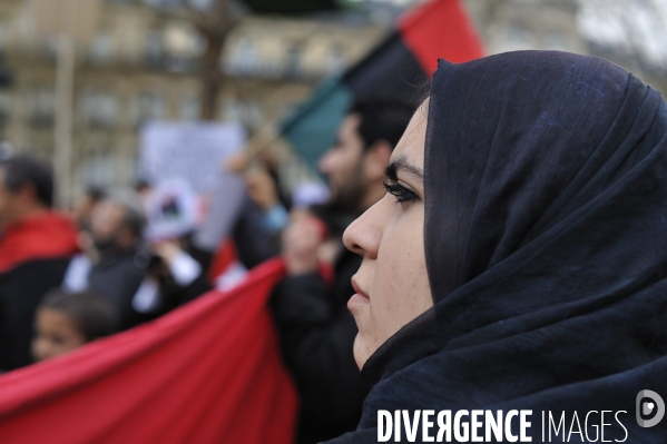 Manifestation de libyens en soutien aux leurs au pays.