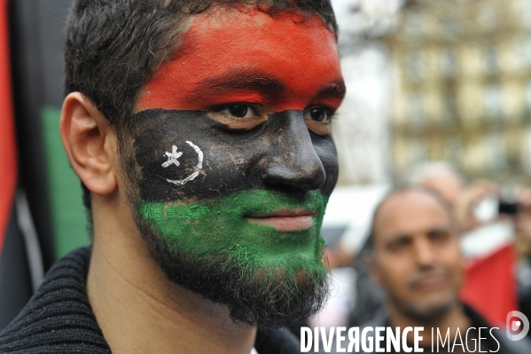 Manifestation de libyens en soutien aux leurs au pays.