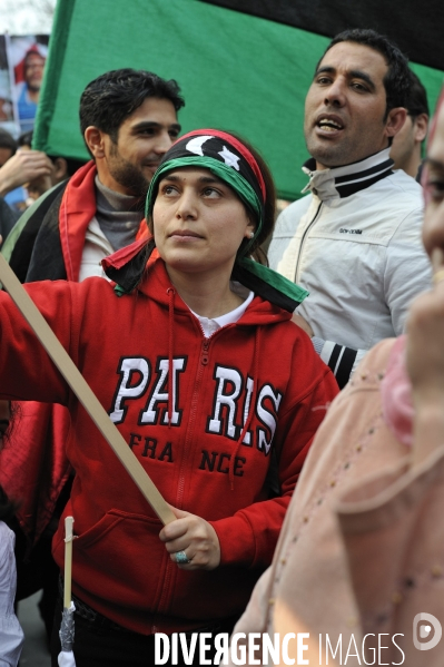 Manifestation de libyens en soutien aux leurs au pays.