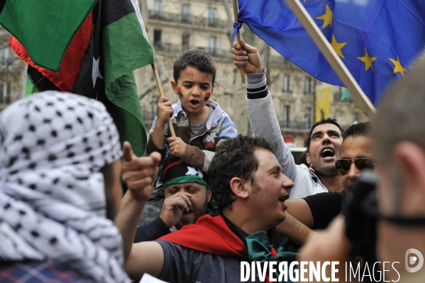 Manifestation de libyens en soutien aux leurs au pays.