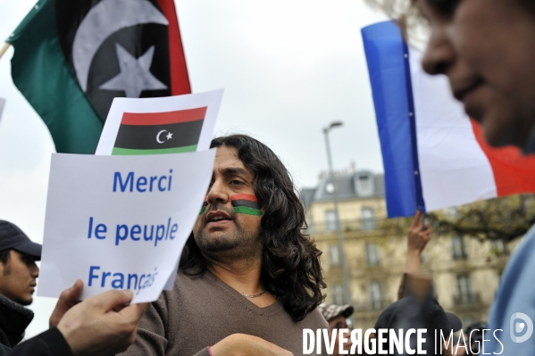 Manifestation de libyens en soutien aux leurs au pays.