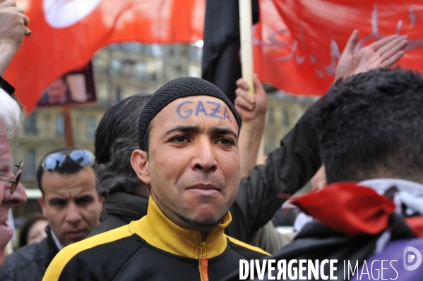 Manifestation de libyens en soutien aux leurs au pays.