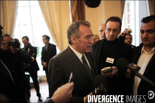 BAYROU premier forum sur les themes du redressement de la France au lendemain de la perte du triple A