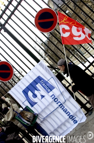 Manifestation contre le projet de loi de l audiovisuel public.