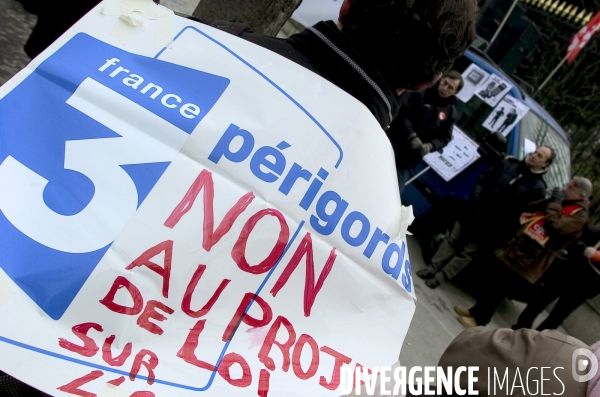 Manifestation contre le projet de loi de l audiovisuel public.