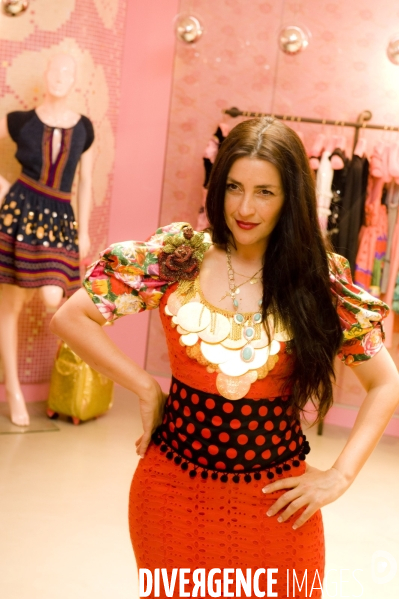 Rona Hartner actrice et realisatrice  : essayage de la robe Manoush qu elle portera au Festival de Cannes 2010
