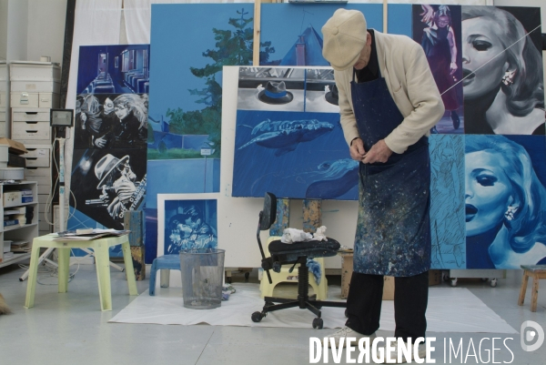 Jacques Monory, peintre de la figuration narrative dans son atelier