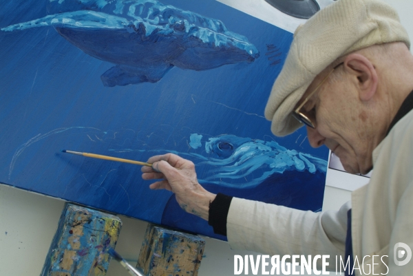 Jacques Monory, peintre de la figuration narrative dans son atelier