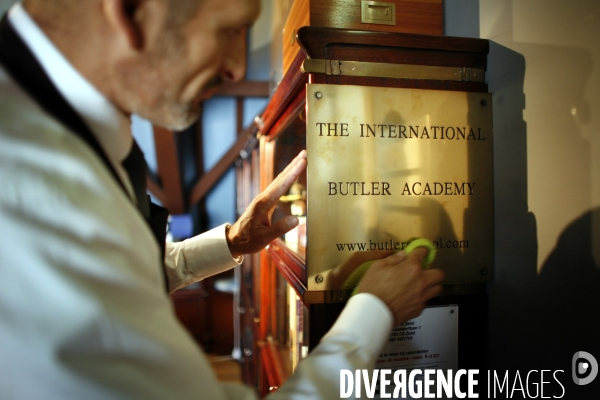 L International Butler Academy forme les majordomes du XXIème siecle // The international Butler Academy is training the XXIst century Butlers