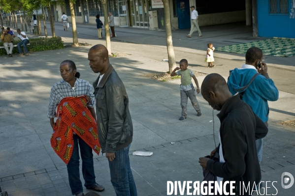 Les sans-toit de la place de la fraternité.