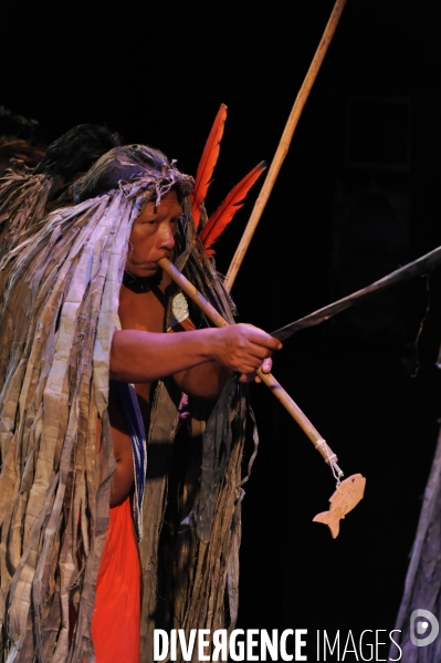 WAYAPI , indiens de Guyane francaise : Musiciens danseurs du Haut OYAPOCK