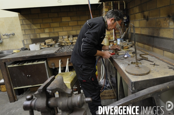 Atelier de lustrerie-bronze du Mobilier national