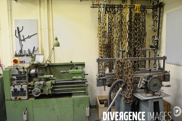 Atelier de lustrerie-bronze du Mobilier national