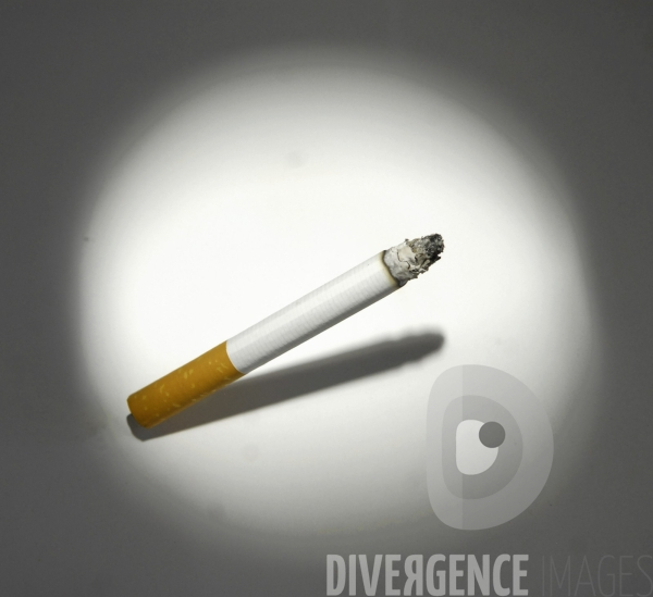 Illustrations Loi anti tabac                                                A compter du 1/02/07 interdiction de fumer dans les leux publics