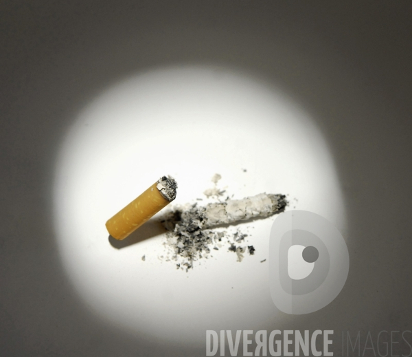Illustrations Loi anti tabac                                                A compter du 1/02/07 interdiction de fumer dans les leux publics