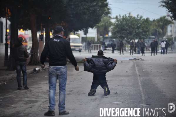 Manifestation et violence policiere a tunis