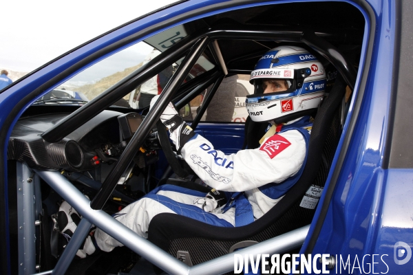 Alain PROST avec le Team DACIA au Trophée Andros.