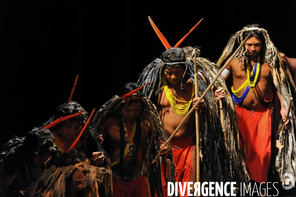 WAYAPI , indiens de Guyane francaise : Musiciens danseurs du Haut OYAPOCK