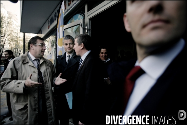 Christine Lagarde et Laurent Wauguiez visitant l entreprise des services a la personne  Maison et Services 