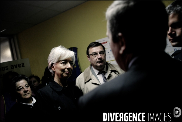 Christine Lagarde et Laurent Wauguiez visitant l entreprise des services a la personne  Maison et Services 