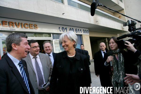 Christine Lagarde et Laurent Wauguiez visitant l entreprise des services a la personne  Maison et Services 