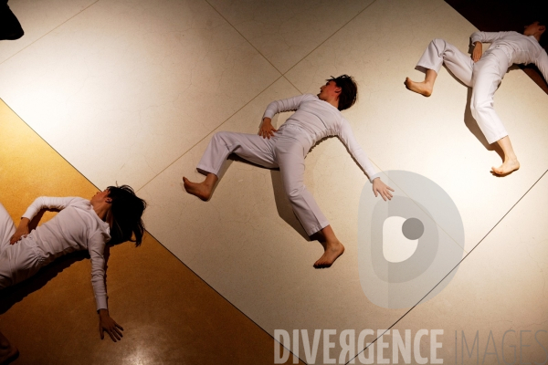 Early works -  Group Primary Accumulation (1970) de Trisha Brown