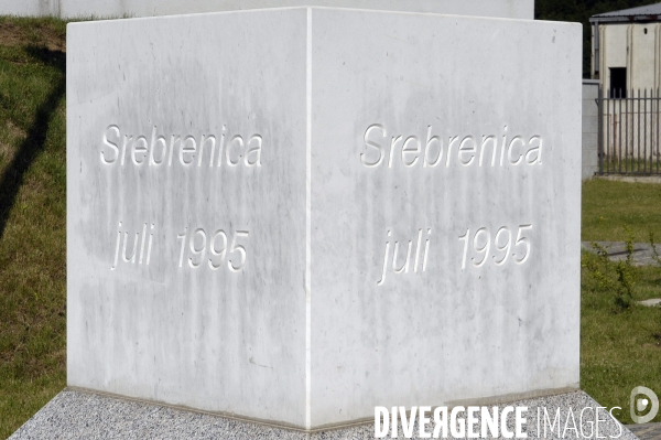 Memorial et cimetiere de SREBRENICA-POTOCARI