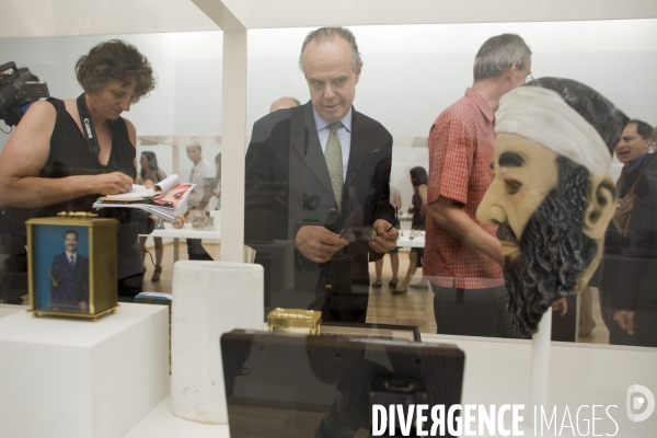 Frederic Mitterrand, Ministre de la Culture et de la Communication, inaugure l exposition  Planète Parr, la collection de Martin Parr  au Musée du Jeu de Paume
