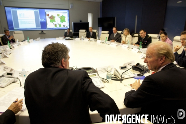 Réunion de la cellule de crise (Centre interministeriel de crise) place beauvau, en présence du ministre de l intérieur Brice Hortefeux, à l occasion des mouvements sociaux liés à la loi sur les retraites.