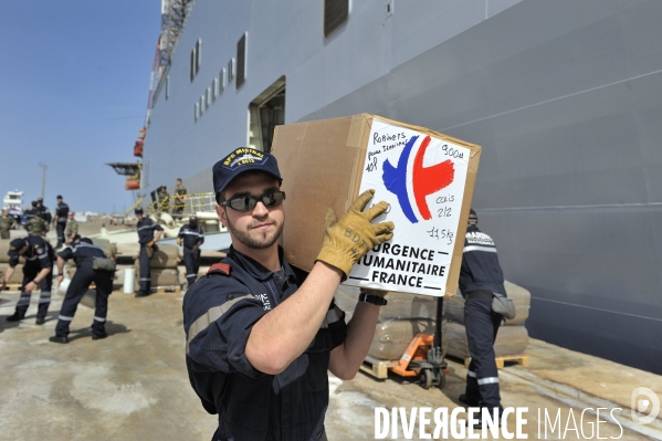 Mission humanitaire du navire militaire mistral