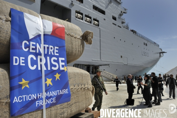 Mission humanitaire du navire militaire mistral