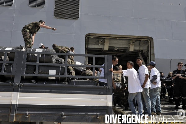 Mission humanitaire du navire militaire mistral