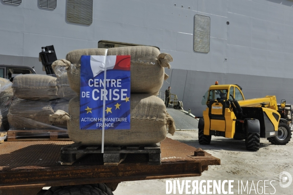 Mission humanitaire du navire militaire mistral