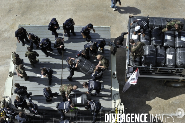 Mission humanitaire du navire militaire mistral