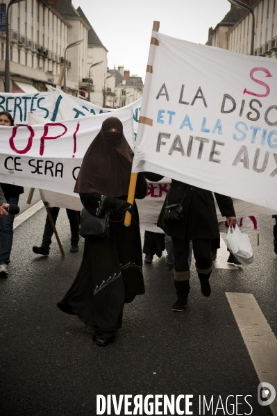 Manifestation pour le droit au port de la burqa