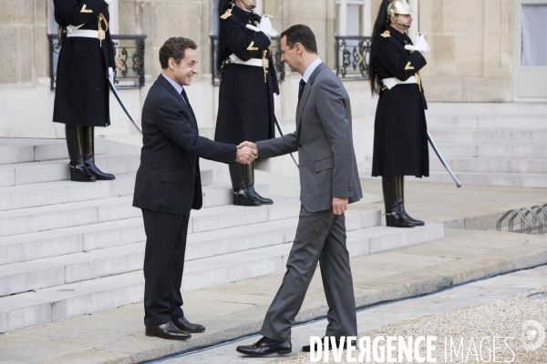 Le président de la République Française Nicolas Sarkozy accueille le président syrien Bachar al-Assad au Palais de l Elysée, pour sa deuxième visite officielle en France.