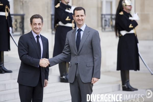 Le président de la République Française Nicolas Sarkozy accueille le président syrien Bachar al-Assad au Palais de l Elysée, pour sa deuxième visite officielle en France.